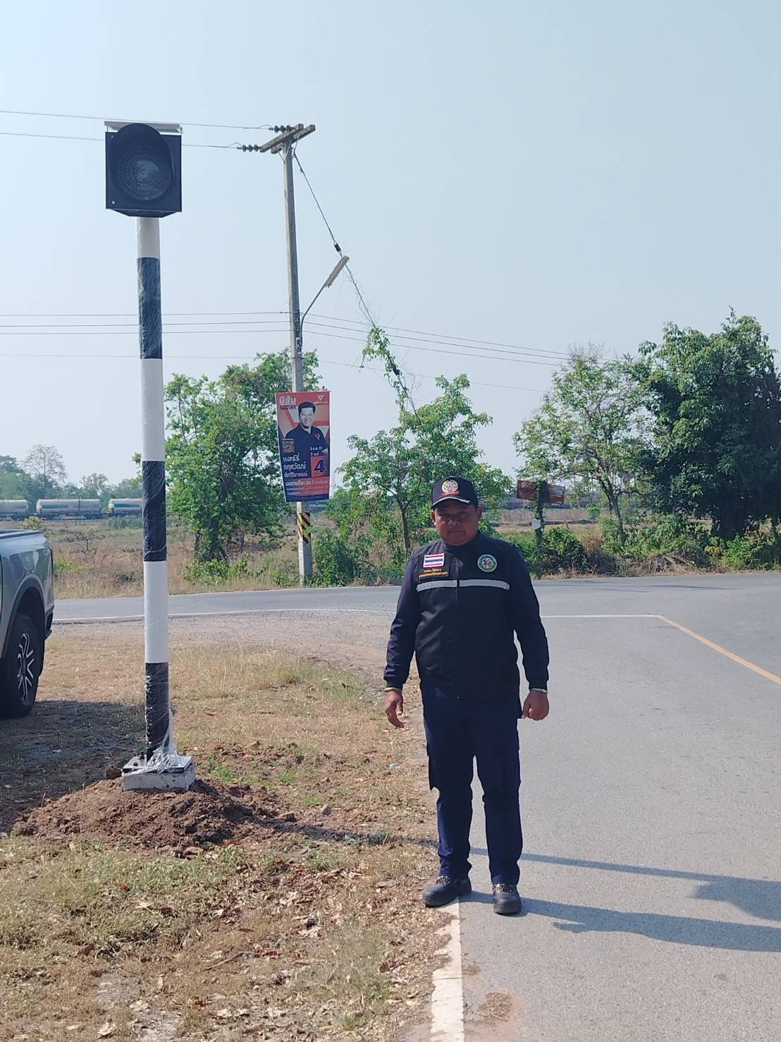 ลงพื้นที่สำรวจเส้นทางจราจร และสำรวจจุดติดตั้งสัญญาณไฟกระพริบตามจุดทางแยกหรือจุดเสี่ยงทั้ง 14 หมู่บ้าน