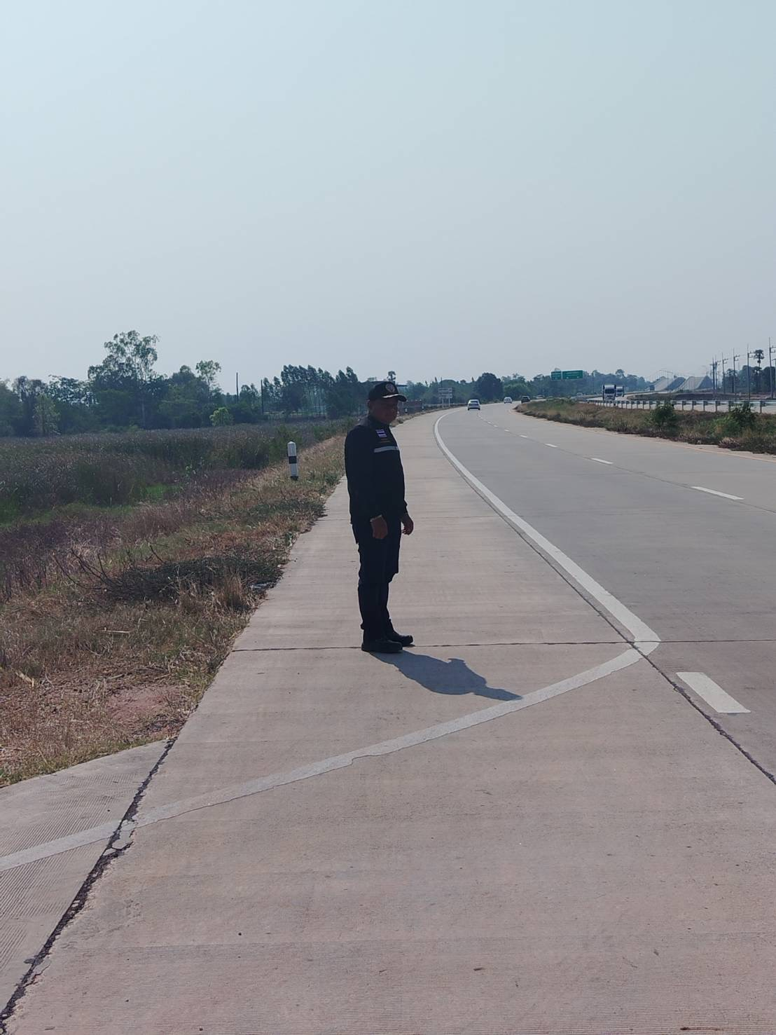 ลงพื้นที่สำรวจเส้นทางจราจร และสำรวจจุดติดตั้งสัญญาณไฟกระพริบตามจุดทางแยกหรือจุดเสี่ยงทั้ง 14 หมู่บ้าน