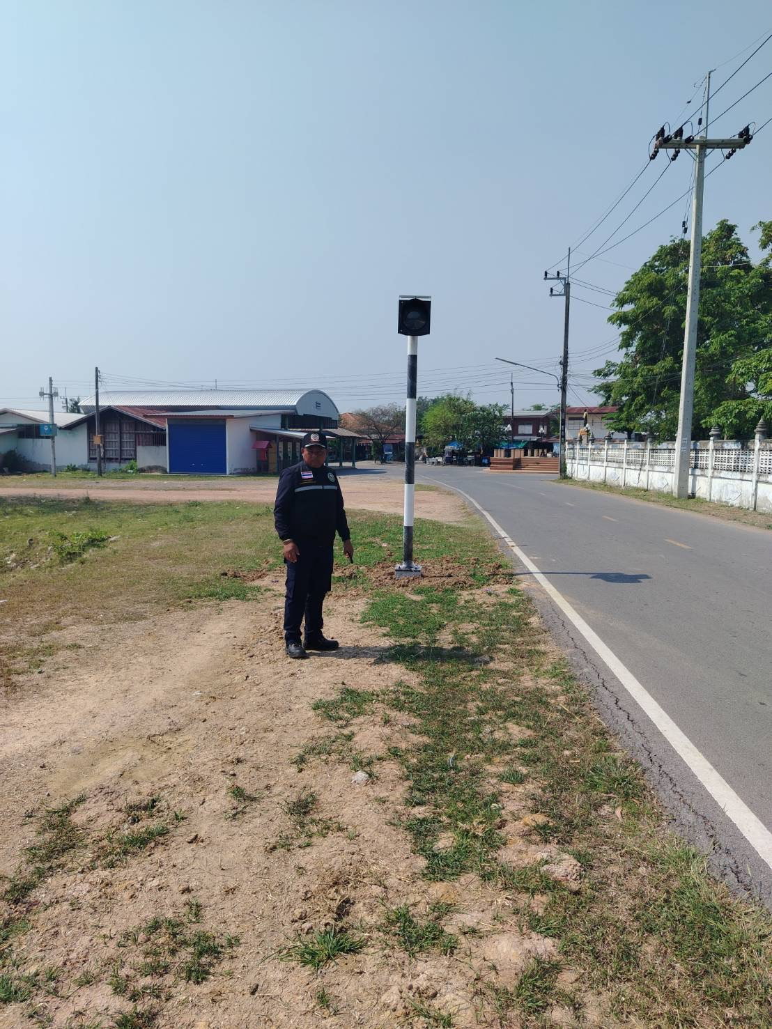 ลงพื้นที่สำรวจเส้นทางจราจร และสำรวจจุดติดตั้งสัญญาณไฟกระพริบตามจุดทางแยกหรือจุดเสี่ยงทั้ง 14 หมู่บ้าน