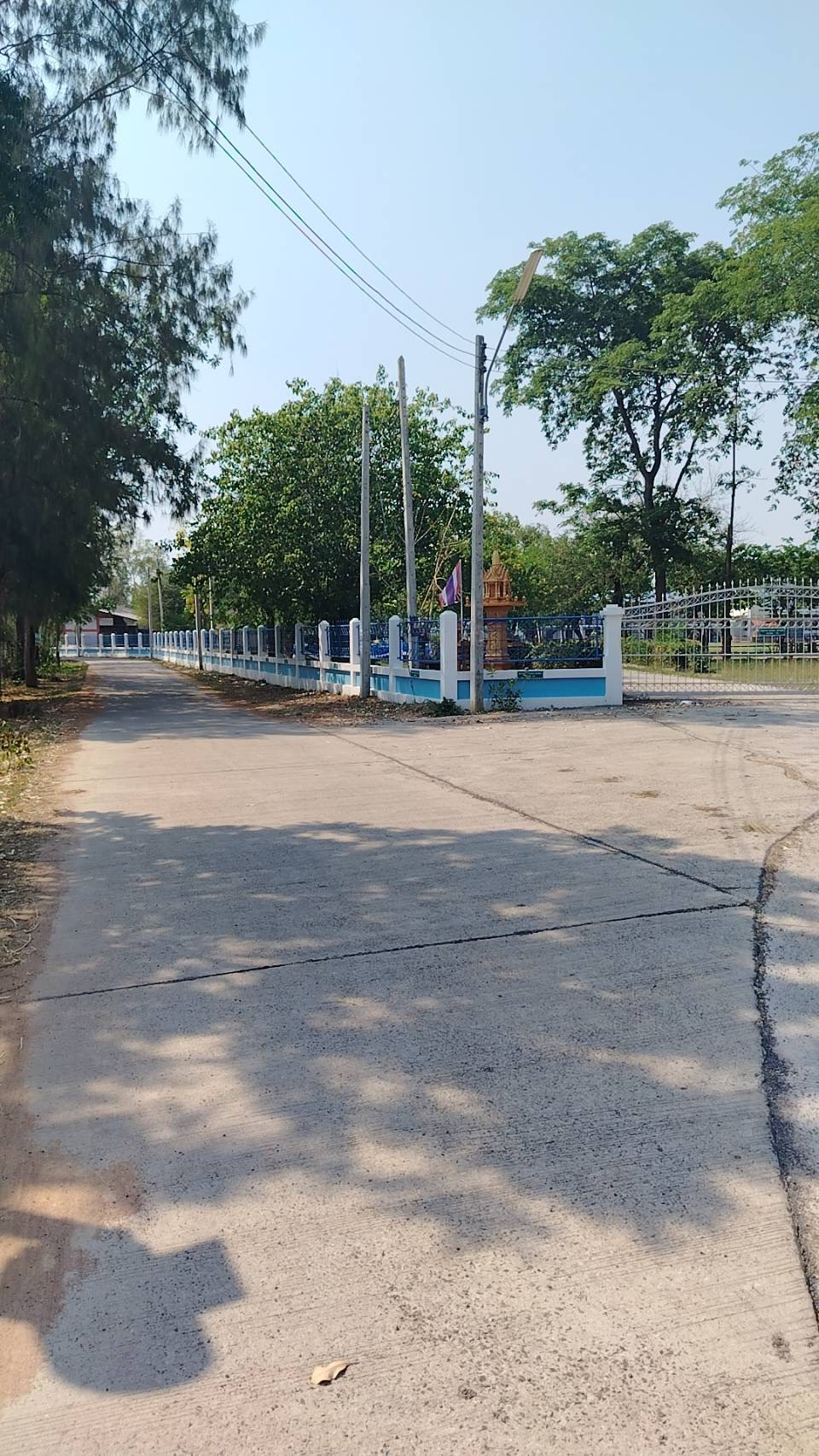 ลงพื้นที่สำรวจเส้นทางจราจร และสำรวจจุดติดตั้งสัญญาณไฟกระพริบตามจุดทางแยกหรือจุดเสี่ยงทั้ง 14 หมู่บ้าน