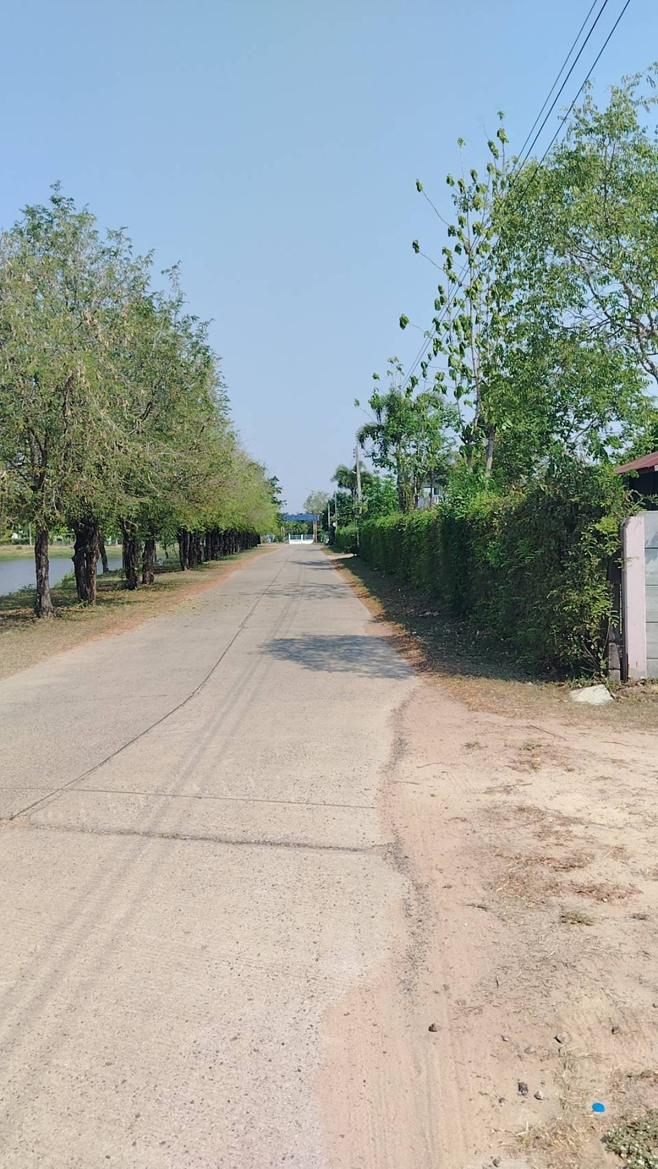 ลงพื้นที่สำรวจเส้นทางจราจร และสำรวจจุดติดตั้งสัญญาณไฟกระพริบตามจุดทางแยกหรือจุดเสี่ยงทั้ง 14 หมู่บ้าน