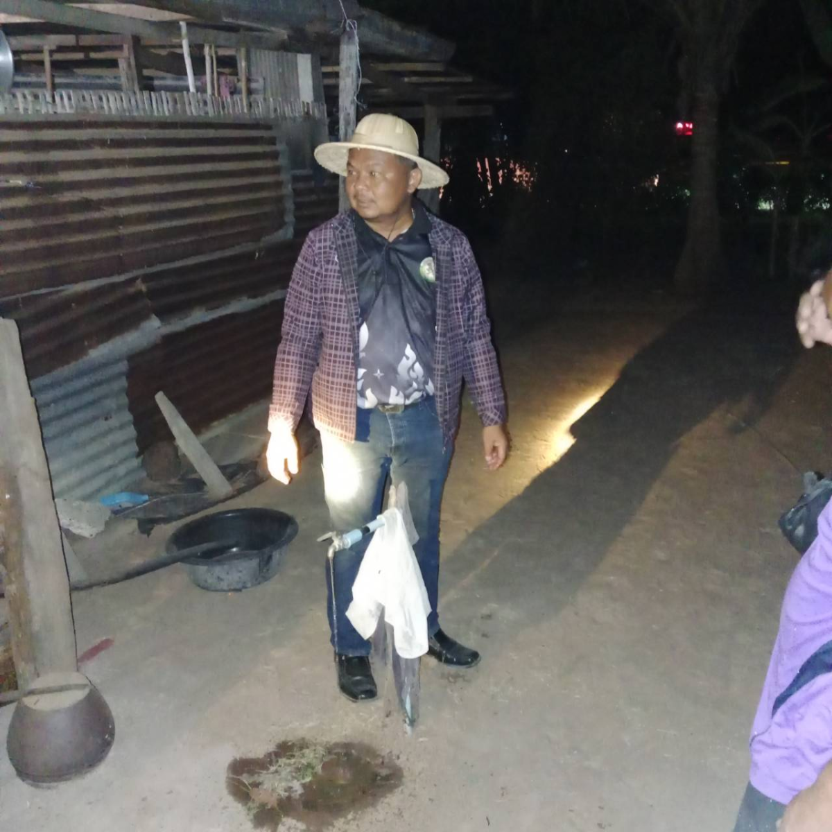 ลงพื้นที่ช่วยเหลือจ่ายน้ำประปา เพื่อบรรเทาความเดือดร้อนให้กับประชาชนในเบื้องต้น