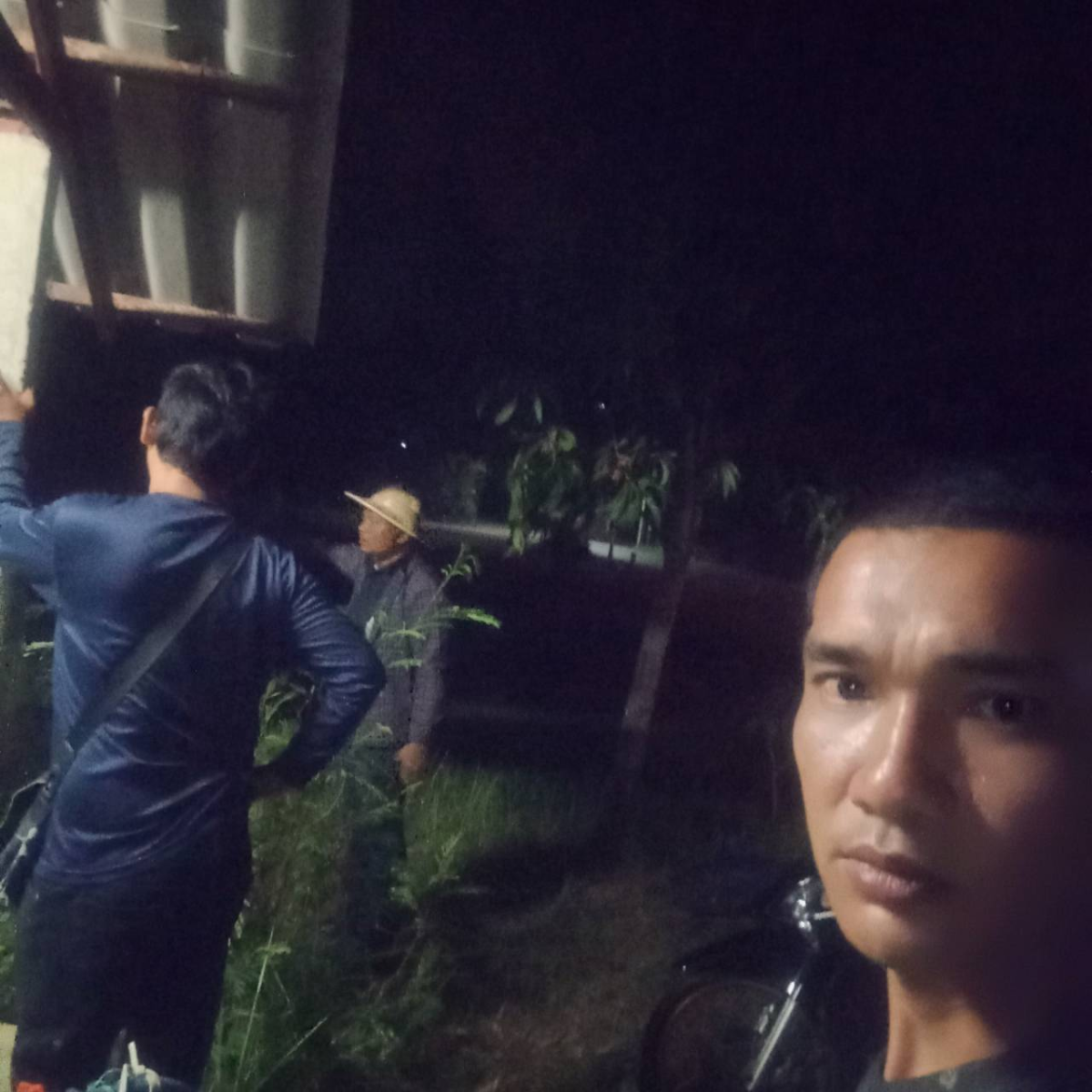 ลงพื้นที่ช่วยเหลือจ่ายน้ำประปา เพื่อบรรเทาความเดือดร้อนให้กับประชาชนในเบื้องต้น